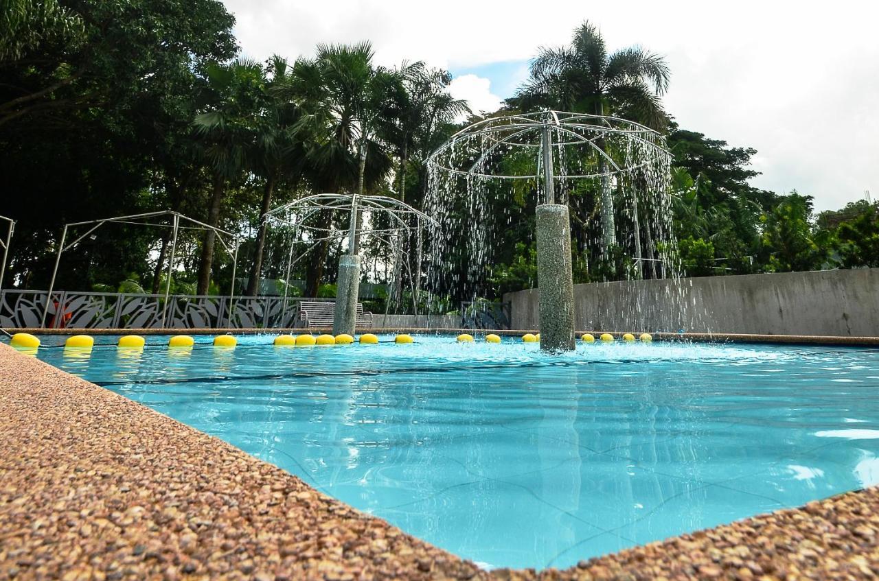 Nature'S Village Resort Bacolod Buitenkant foto